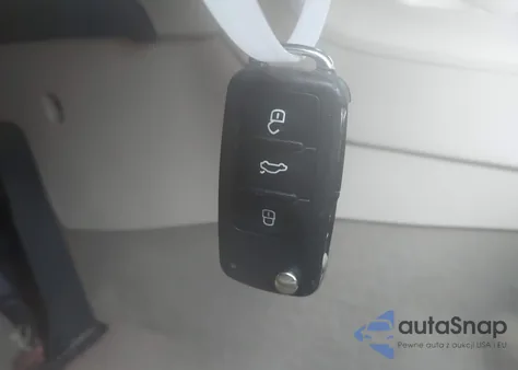 2012 Volkswagen Eos Executive z USA, uszkodzony, nr VIN WVWFW7AH0CV009066